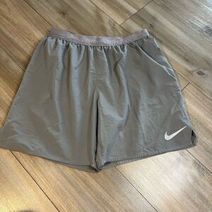 Nike Grey Athletic Workout Shorts 7” Men Large Bin‎ J-27